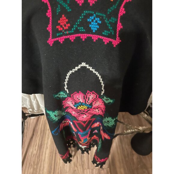 Vtg Wool Mexican Embroidered Poncho Floral Cross-Stitch Fringe Boho Hippie O/S - Picture 3 of 16